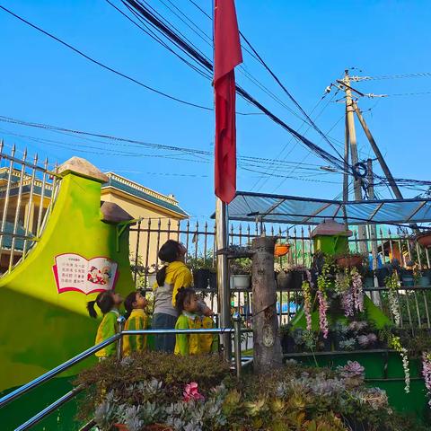 🌸一天又一天🎉🍀一周又一周🌱🍡时间积淀的是宝贝们的成长🙌🌷是与老师美好的回忆🌾🎬精彩的幼儿园生活🌊亲爱的孩子们，美好的一周又结束了🎈有没有觉得时间过得太快了，让我们一起来回顾一下精彩的幼儿园生活吧