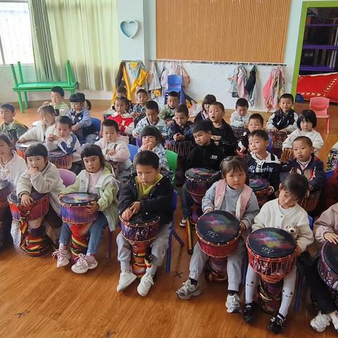 莲幼中二班六月《大树朋友》 主题活动掠影