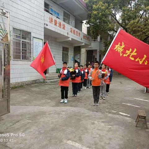 【课题动态15】“清明追思，珍爱生命”——祭扫烈士墓活动