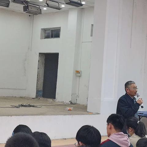 走好最后一公里，赢取人生大蜕变——师大附实校高三年级二检学生表彰会