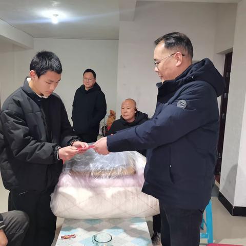 党旗飘扬，帮扶慰问暖人心——水北中学党支部开展走访慰问困难学生活动