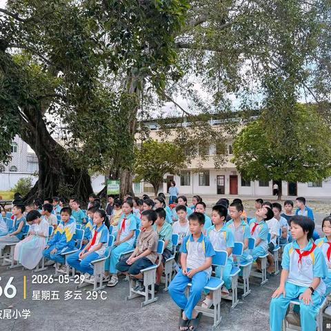高举队旗跟党走，做新时代好少年。 ‍                         坡尾小学“六一活动”剪影