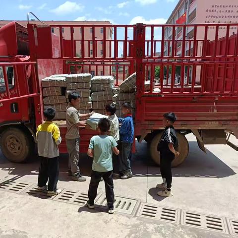 【爱心落地】书香润童心，爱意暖树小——丘北县树皮乡中心小学校