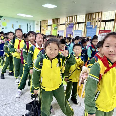 重庆市巴南区箭滩河小学校 ‍三年级三班2025年春季 ‍“翱翔蓝天志，强体筑梦行” ‍研学活动