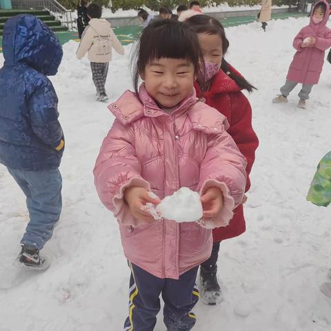 泽馨苑幼儿园🍀苗苗四班🍀活泼可爱的——陈雨茉小美女👧