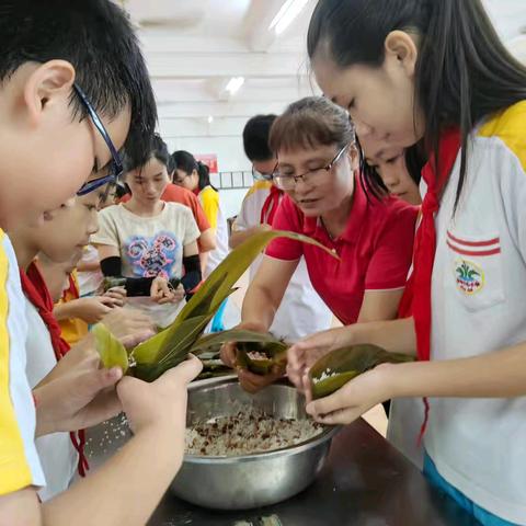 粽叶飘香 情系端午---沙堆镇中心小学包粽子活动简报