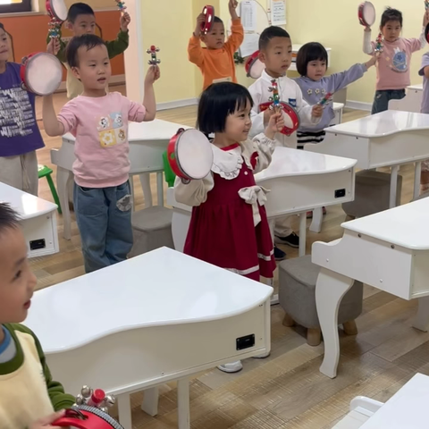 🌈有音乐🎵的童年是快乐的童年🎈给孩子们种下一颗音乐🎵的种子让孩子们在音乐🎵的世界里温柔自己[爱心]给自己的多彩生活加分🎈 ‍ ‍