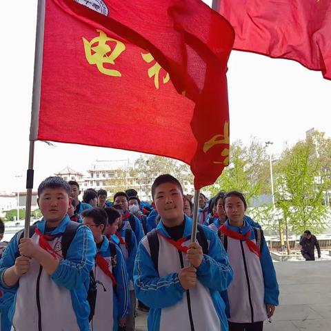 电机中学走进永济市博物馆开展“学习二十大 争做好队员”实践活动