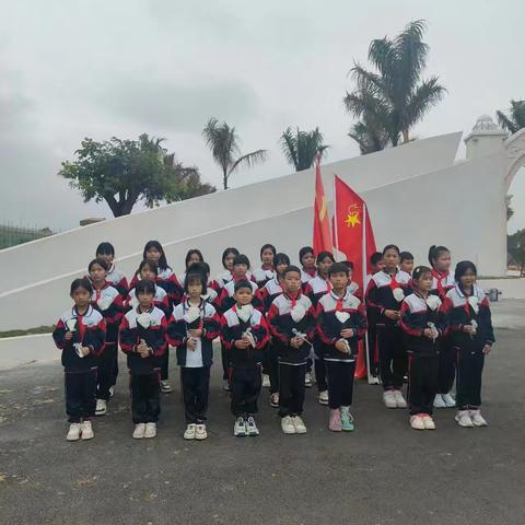 “清明祭英烈，哀思忆忠魂”——东方市振华寄宿小学开展祭扫解放海南烈士陵园活动