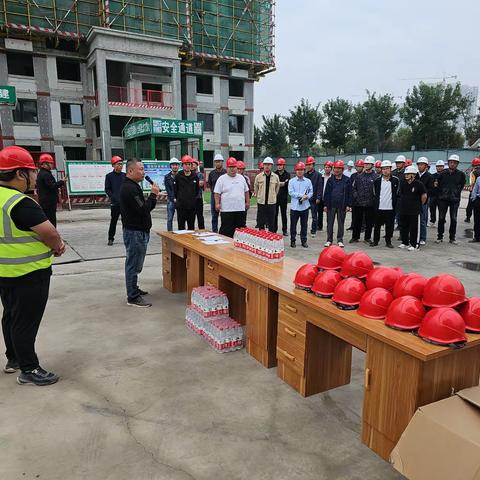 县住建局召开全县质量提升现场观摩会