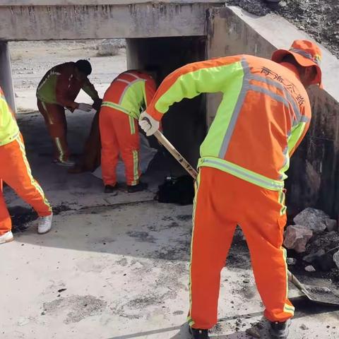 蓄集工区做好公路防汛工作