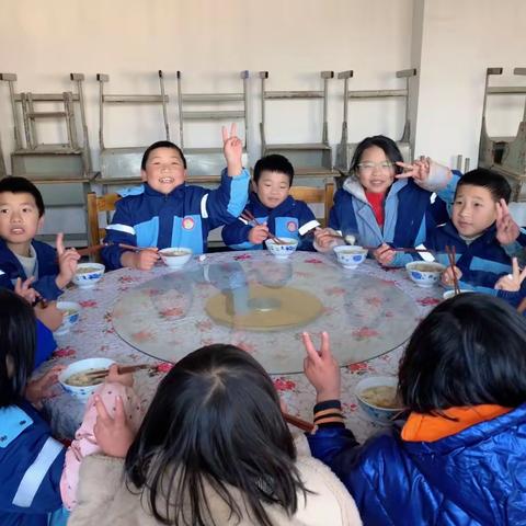 “情暖冬至，爱在校园”——霞峰镇赤塘完小留守儿童冬至包饺子主题活动