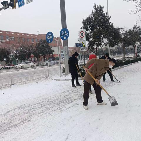 魏都区残联开展除雪行动