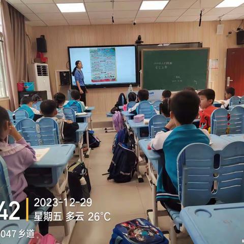 【东方市华侨农场中心学校】教育帮扶政策宣传主题班会