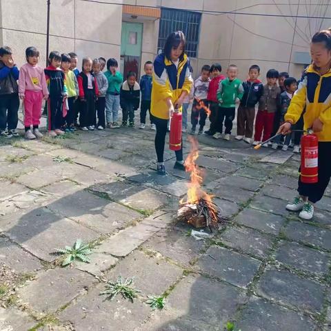 消防在行动      防患未“燃” ———记马岭镇启明星幼儿园119防火演练活动