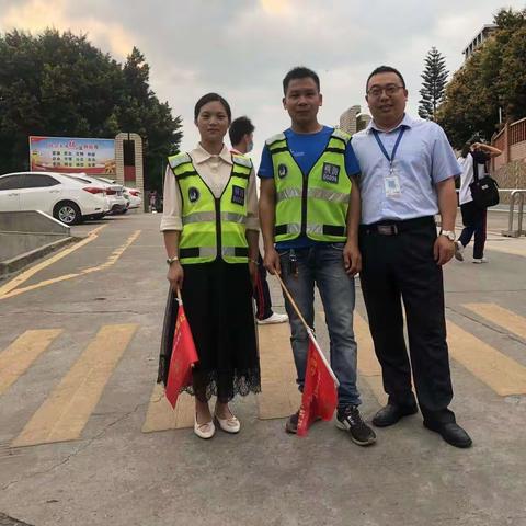 风雨无阻 护学有你--东莞市爱华中小学“警家校”工作