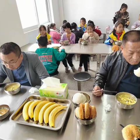 食为天  保健康——临颍县樱桃郭教育集团杜曲镇校区开展食堂饭菜质量评比活动