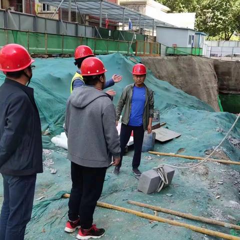 【大兴建设局】积极开展“五一节假日”期间建筑工地安全生产、治污减霾检查，确保安全形势稳定。