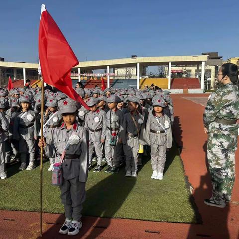 缅怀革命先烈， 赓续红色血脉                                                                  延安红二十六军红军小学致远班