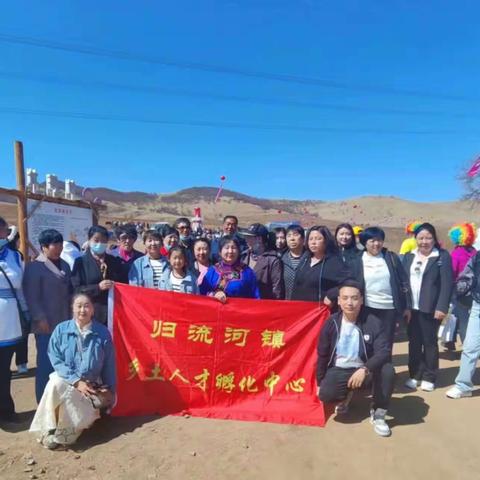 党旗红   春意浓——归流河镇乡土人才孵化中心开展观看杜鹃花活动