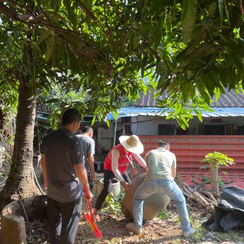 陀烈村开展“两热”防控及翻盆倒罐工作