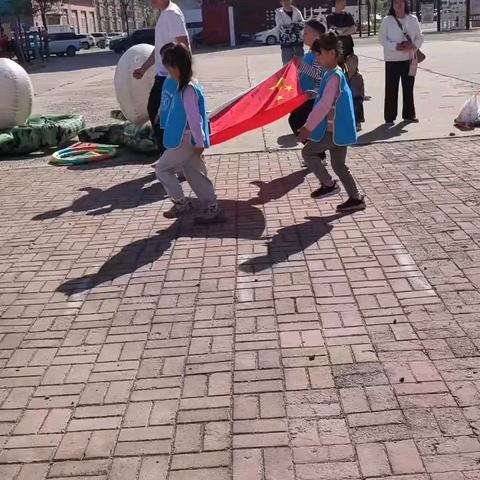 乐贝幼儿园“奇妙探险队之恐龙来袭”亲子运动会