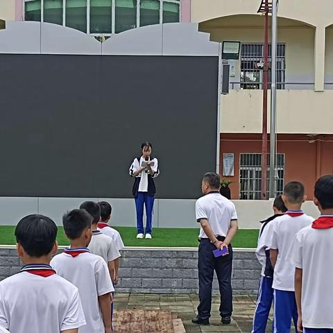 “雷锋精神，人人可学;奉献爱心，人人可为”一一黎母山学校开展学习雷锋系列活动