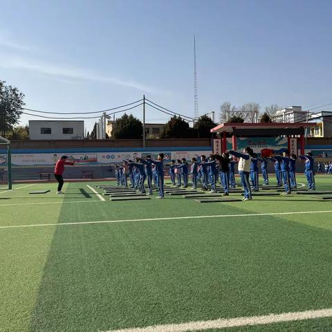 尖扎县红军小学体育组展开示范课活动