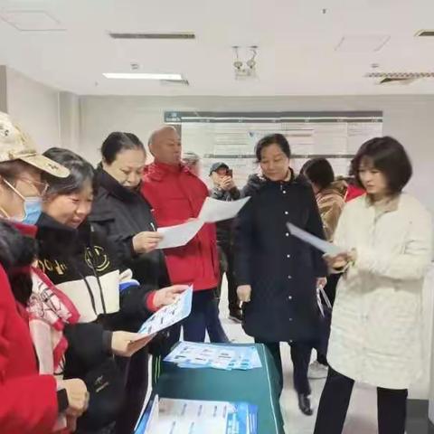 六里山街道便民服务中心开展专场招聘会