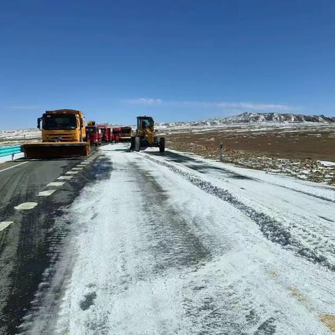 和田公路管理局民丰分局除雪防滑保畅通