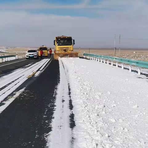 战高原、斗风雪、 保畅通，和田公路人迎风战雪