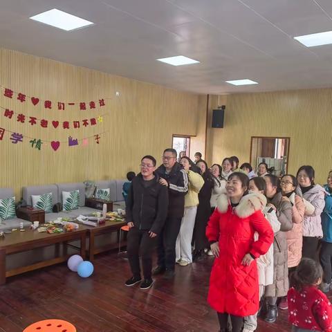 东坪镇酉州学校举行“三八”妇女节庆祝活动