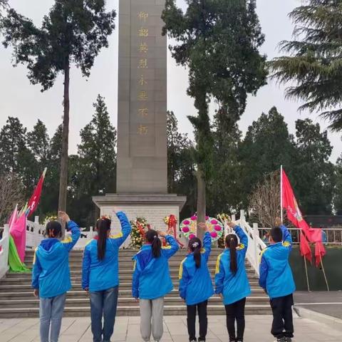 渑池县城关镇东关学校清明节祭扫活动