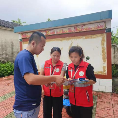 新龙镇那斗村网格员常态化开展反走私