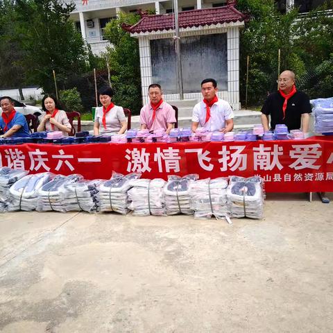 童心向党，快乐成长 ——县自然资源局与白雀园镇新光桥村共同举办“六一国际儿童节”活动