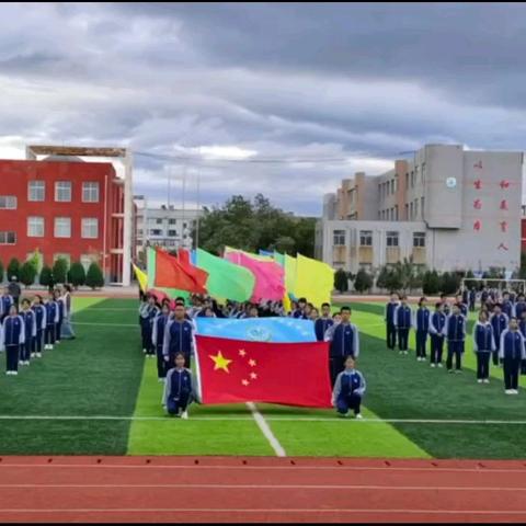 家校同心双向奔赴 携手同行共育花开 ——隆湖中学九年级家长会