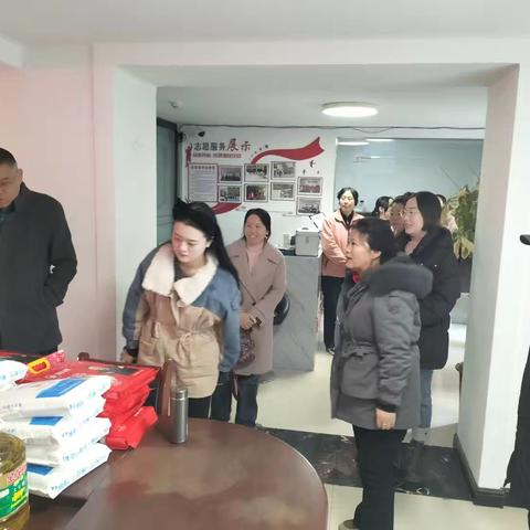 示范区卫生服务站慰问明珠社区工作人员