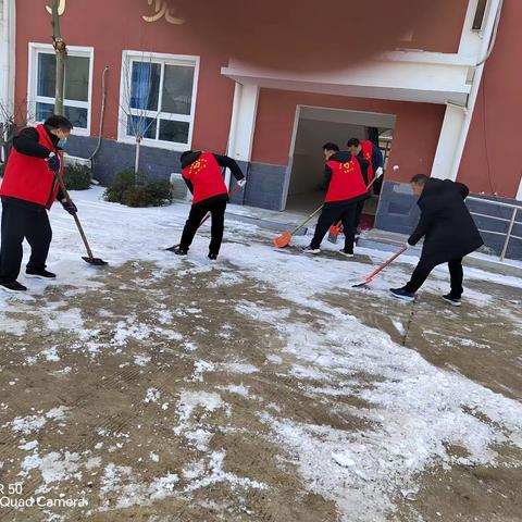 扫除积雪开大道，义务劳动风格高