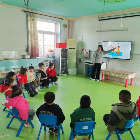 金贝儿幼儿园感恩节活动“小小感恩心，浓浓感恩情”