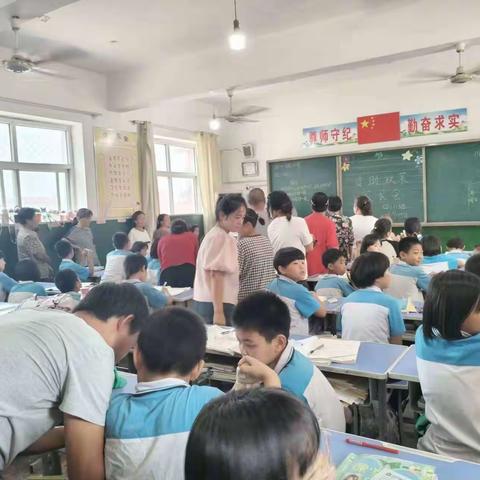 双向奔赴，同育未来。孟楼小学2023年-2024年第一学期家长会。