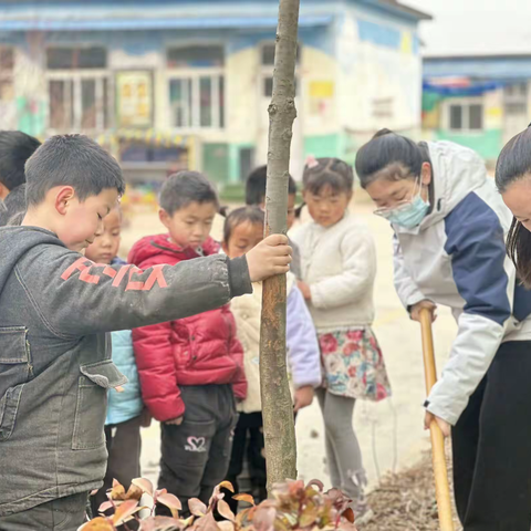 播撒新绿，溢满“春天”—北城街道第二幼儿园植树节活动