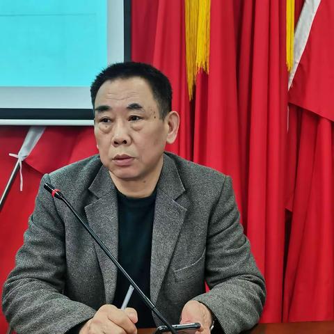 渌口区老年大学墨韵开班      春风如神笔，划出万物开。3月11日，渌口老年大学书法班开启了2024年新年的第一课！
