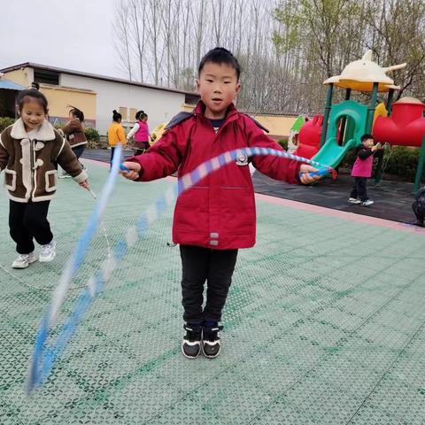 爱华幼儿园第二届跳绳比赛——‘绳采飞扬 跳动童年’