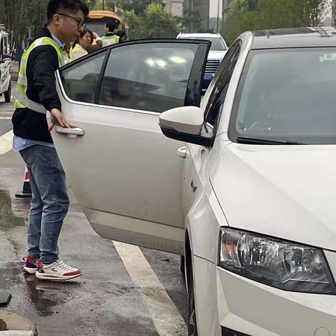 风里雨里，有我护你三年级  福蝶一班  家长义工护学执勤篇