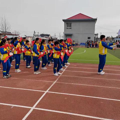 春风煦暖拂细柳 运动赛场竞风流——蒋营小学六一班校运动会剪影