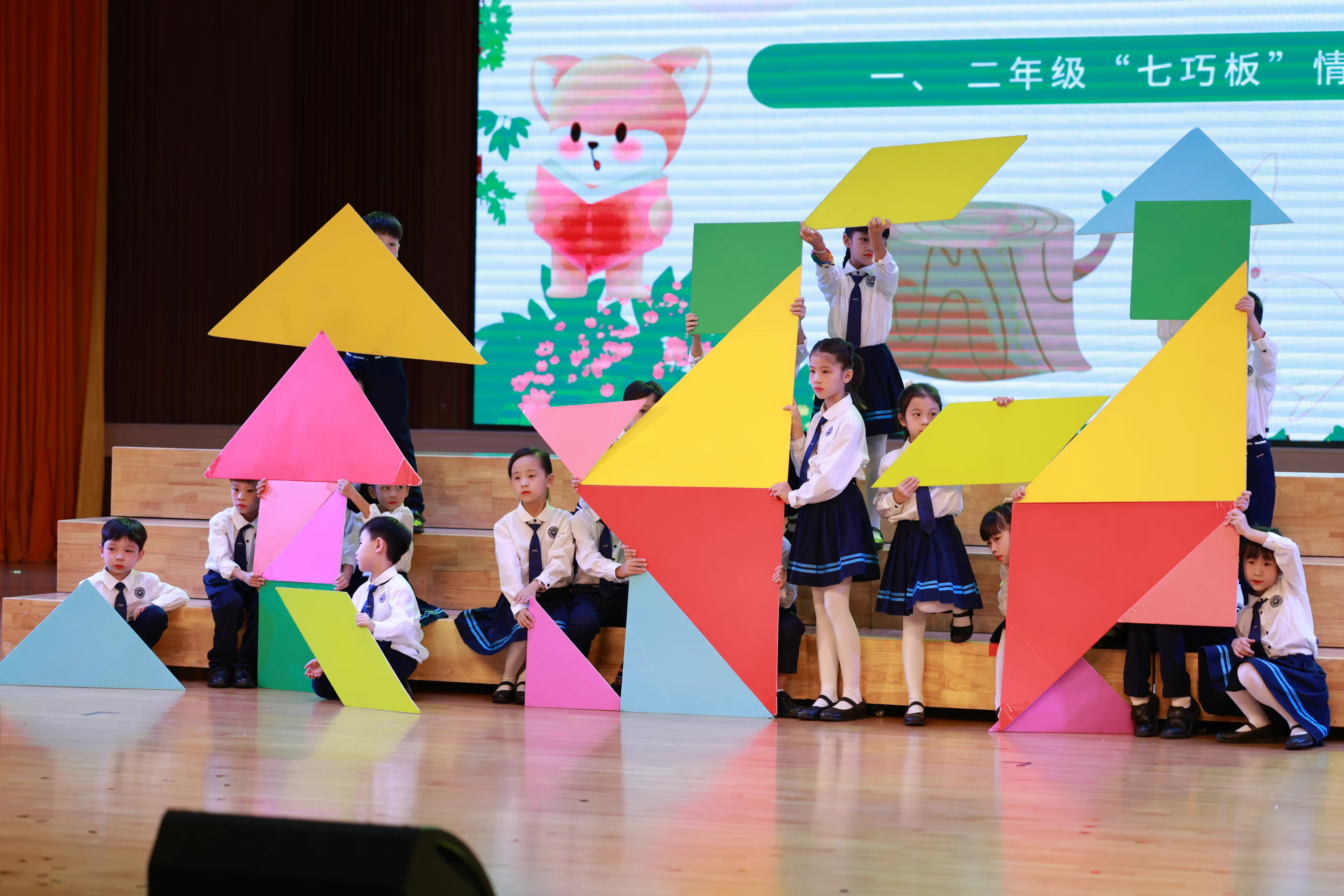 简篇-狮实“数学节”二年级活动让学生“启”迪智慧、“乐”享数学