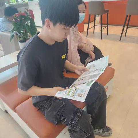 盱眙农商行营业部开展“数币满淮 乐享生活”主题宣传月活动