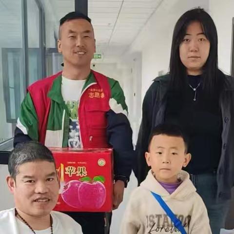 双节送暖，爱心同行——一家亲公益协会双节慰问活动