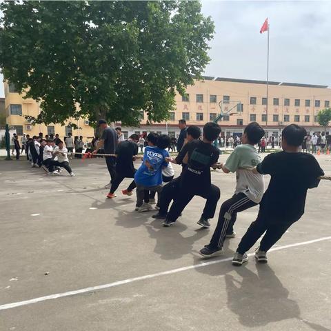 运动趣味，快乐加倍 ——鲁山二中开展夏季运动会