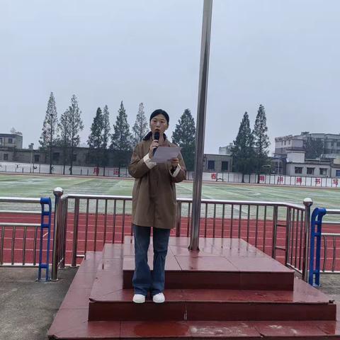 光山二中八年级“习惯养成”主题升旗仪式：养成良好习惯 共创美好未来